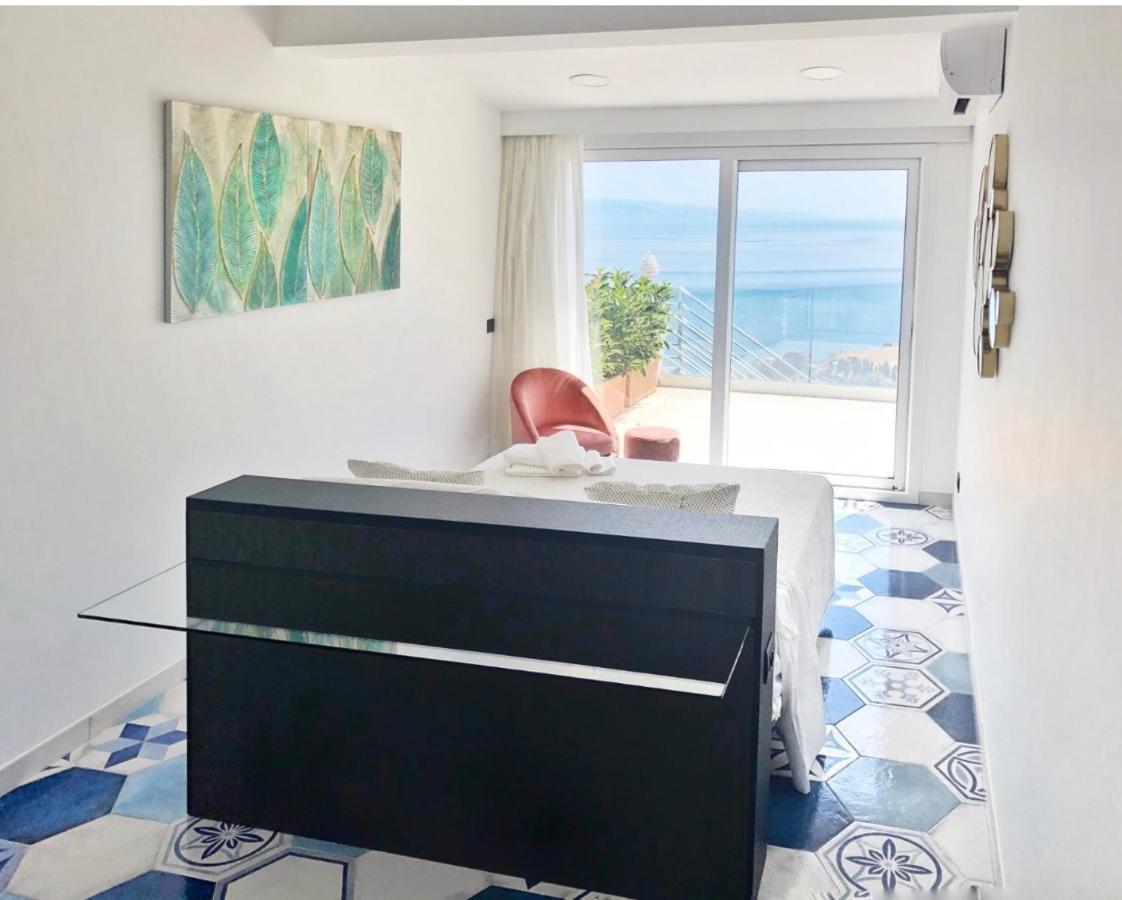 Suite Apartments Branco - Infinity Pool & Sea View - 5 Minuti Dal Centro Таорміна Екстер'єр фото